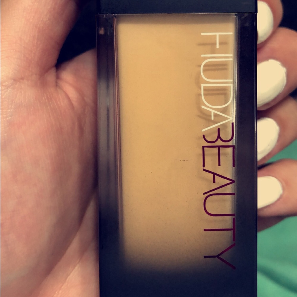 Huda Beauty FOUNDATION